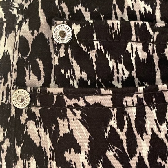 GIAMBATTISTA VALLI AND 7 FOR ALL MANKIND WHITE LEOPARD JEANS PANTS SZ 25 EUC - Picture 7 of 12